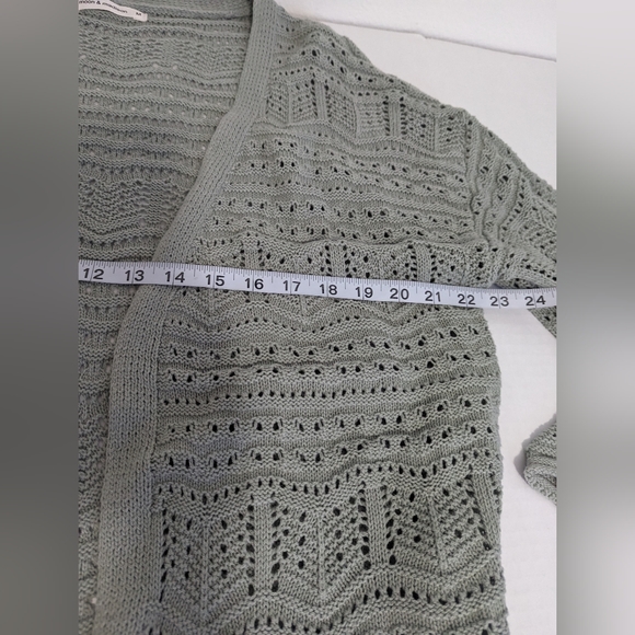Moon & Madison Sage Green Long Cardigan Sweater 3/4 Sleeve Women's Size Medium - Picture 4 of 7